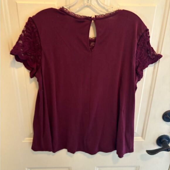 Torrid Burgundy Lace top short sleeve shirt size 00 - Picture 2 of 4